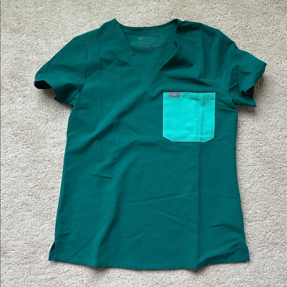 Figs Hunter Green Catarina Scrub Top with Aqua Pocket